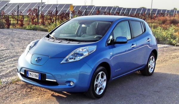 Nissan Leaf apertura