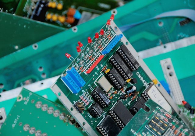 PROTECTAweb_Rifiuti elettronici-RAEE-scheda_elettronica2