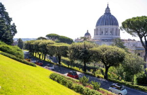 Lo Stato del Vaticano è sempre più attento all’ambiente come dimostrato anche dal recentissimo accordo con FIAT per la fornitura di una flotta di 30 microveicoli elettrici